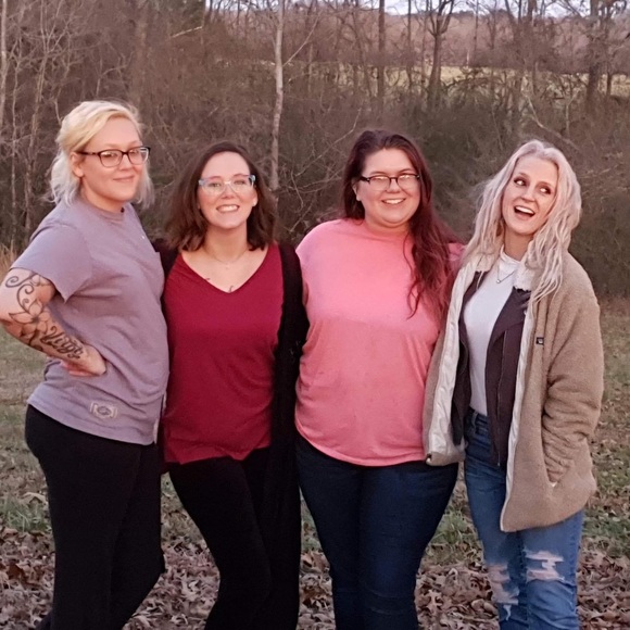 Meet your Posher, Halle - Picture 1 of 1